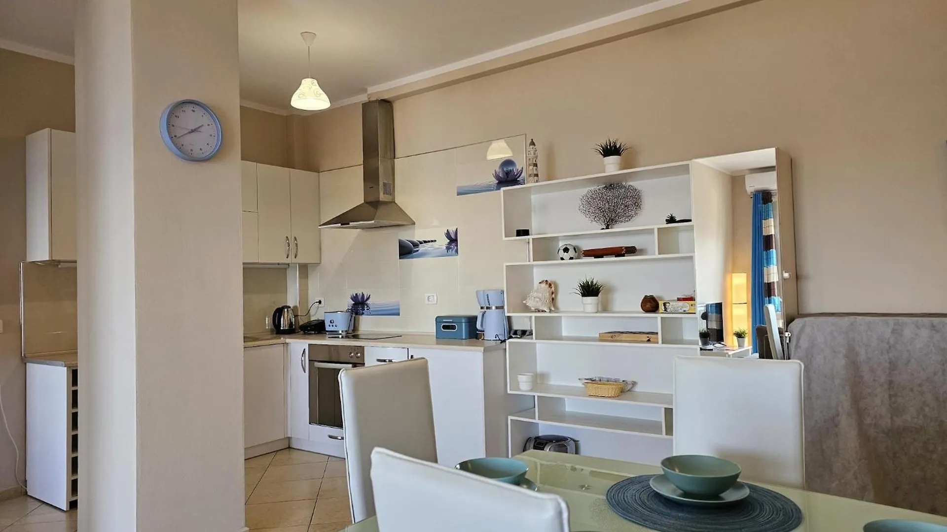 Seaside Serenity Apartment With Views Saranda
