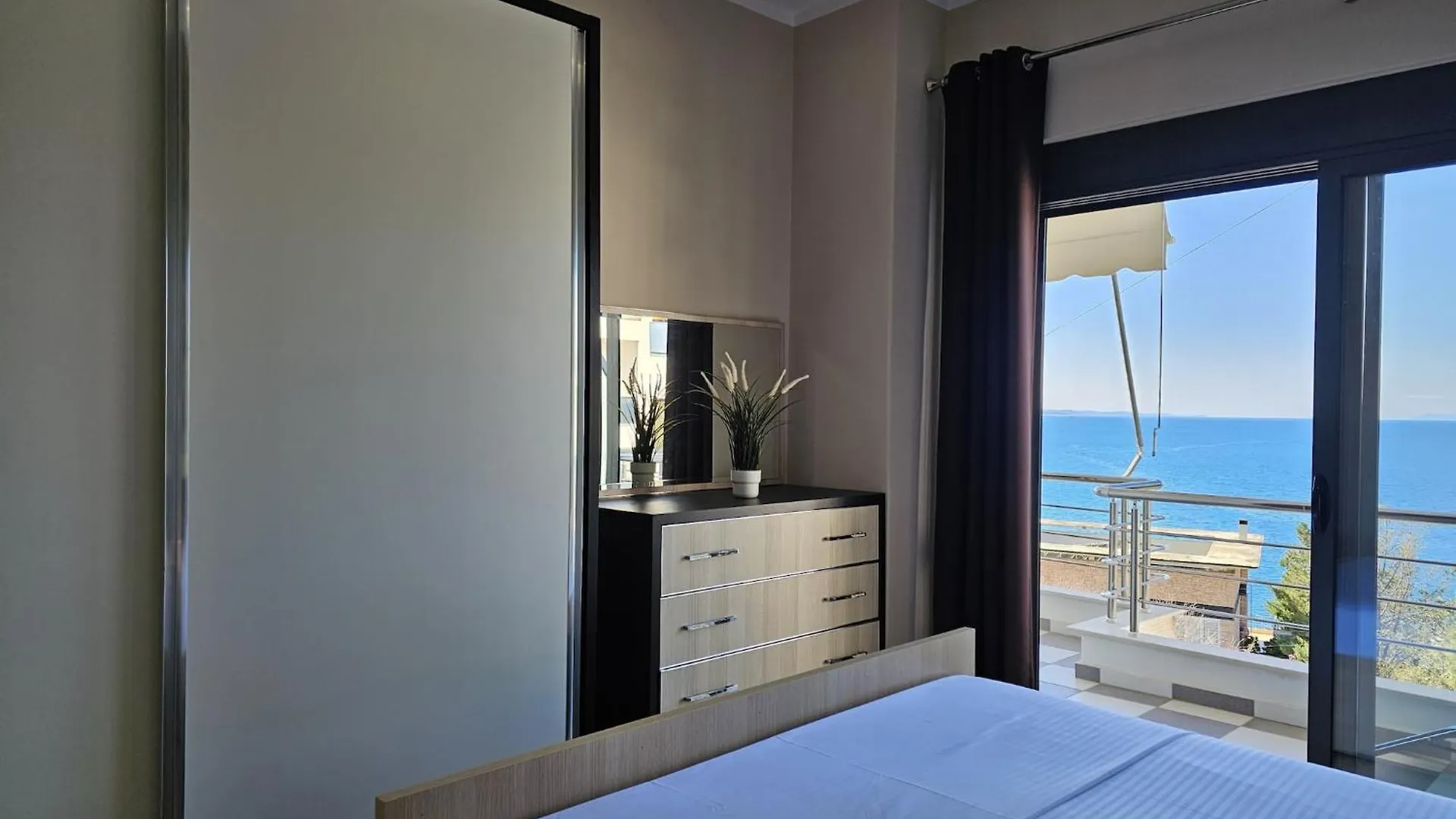 Seaside Serenity Apartment With Views Saranda 0*,