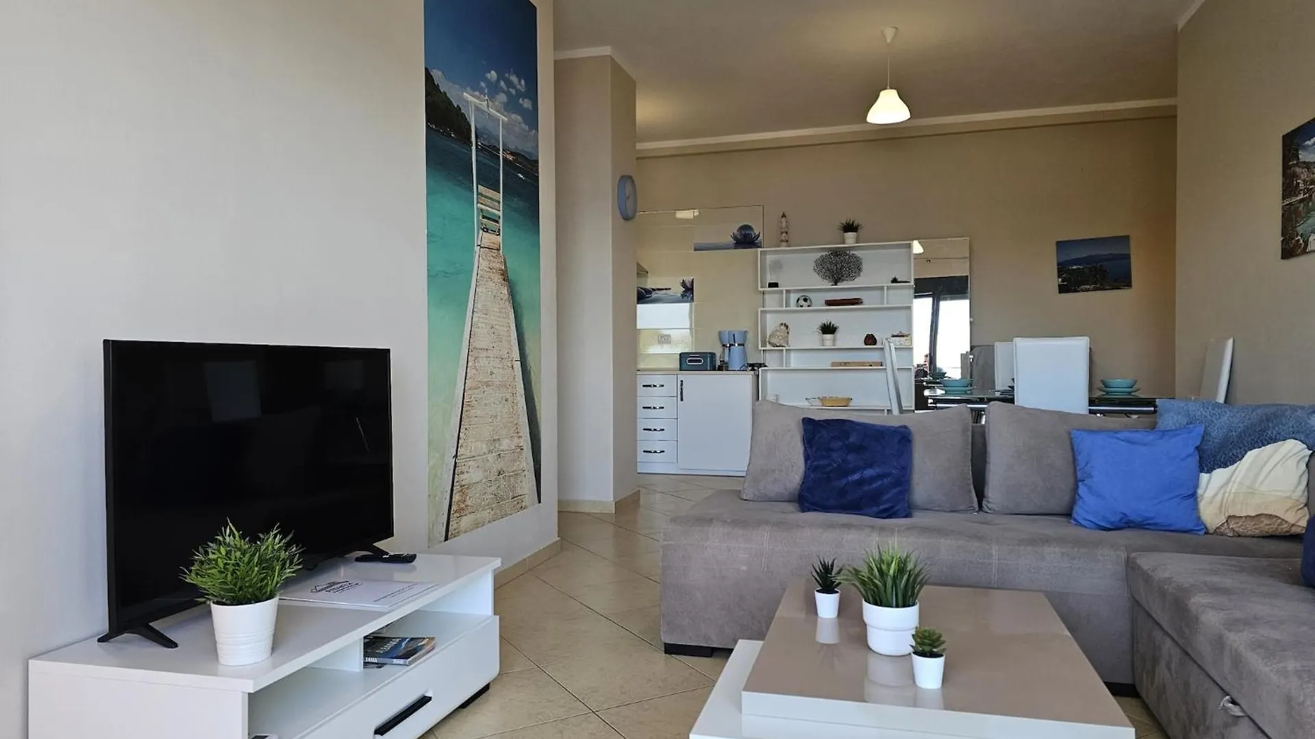 Seaside Serenity Apartment With Views Saranda